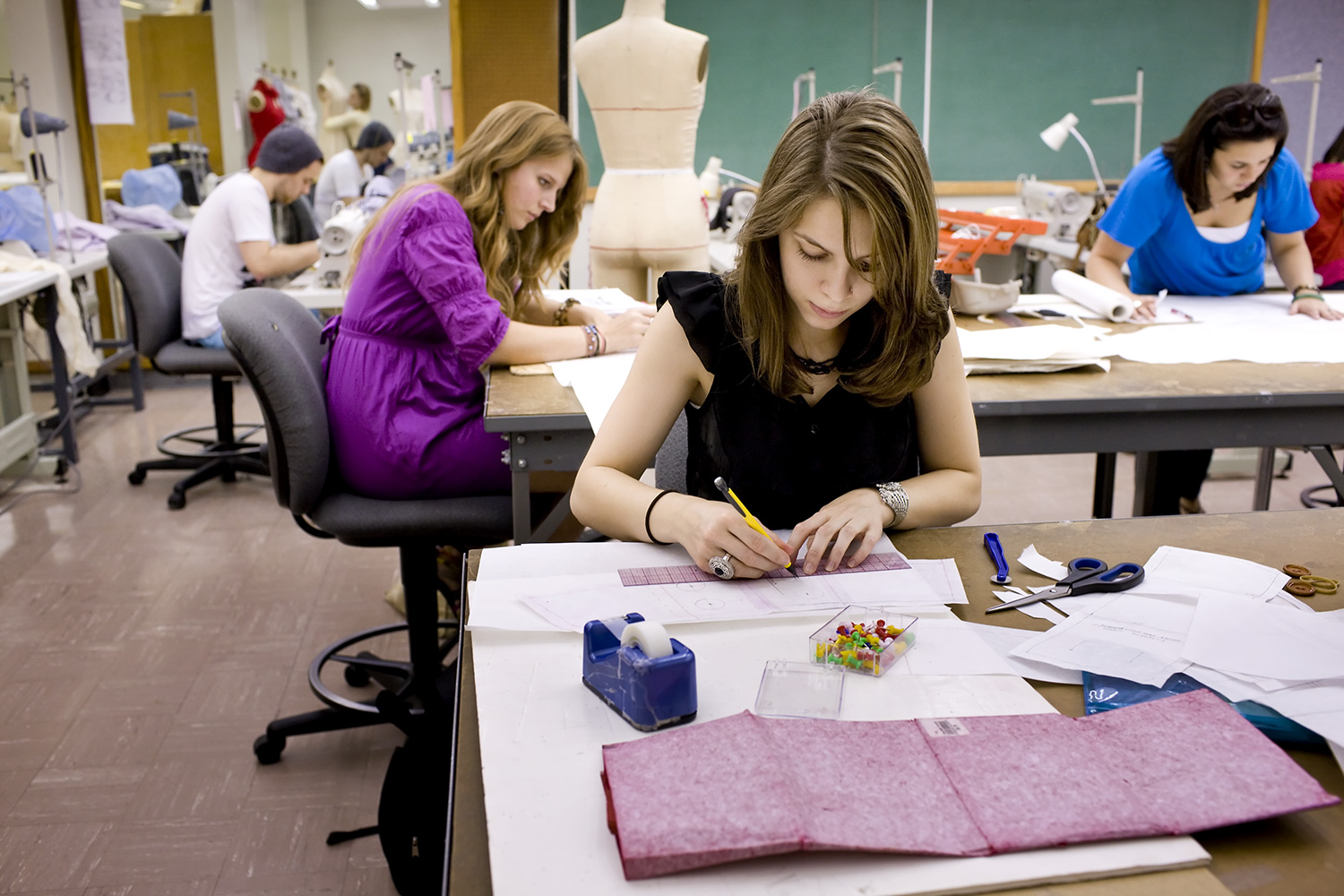 10 Tips For Studying Fashion Design Abroad 2023 Guide InSerbia News