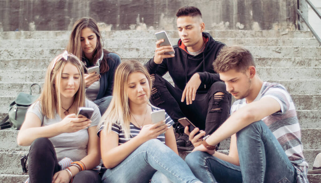 When Is The Right Time To Buy A Cell Phone For Your Teen 2020 Guide