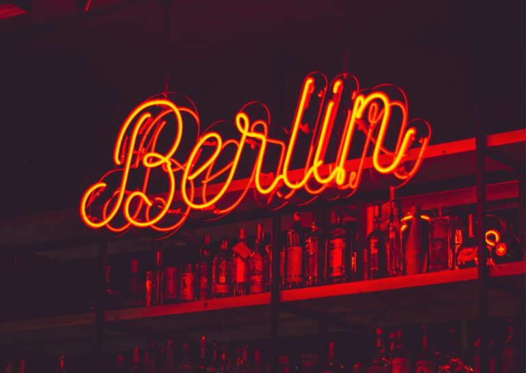 Tips for Single Men Exploring Berlin's Nightlife